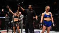 Ronda Rousey kembali menelan kekalahan di arena UFC (Metro.co.uk)
