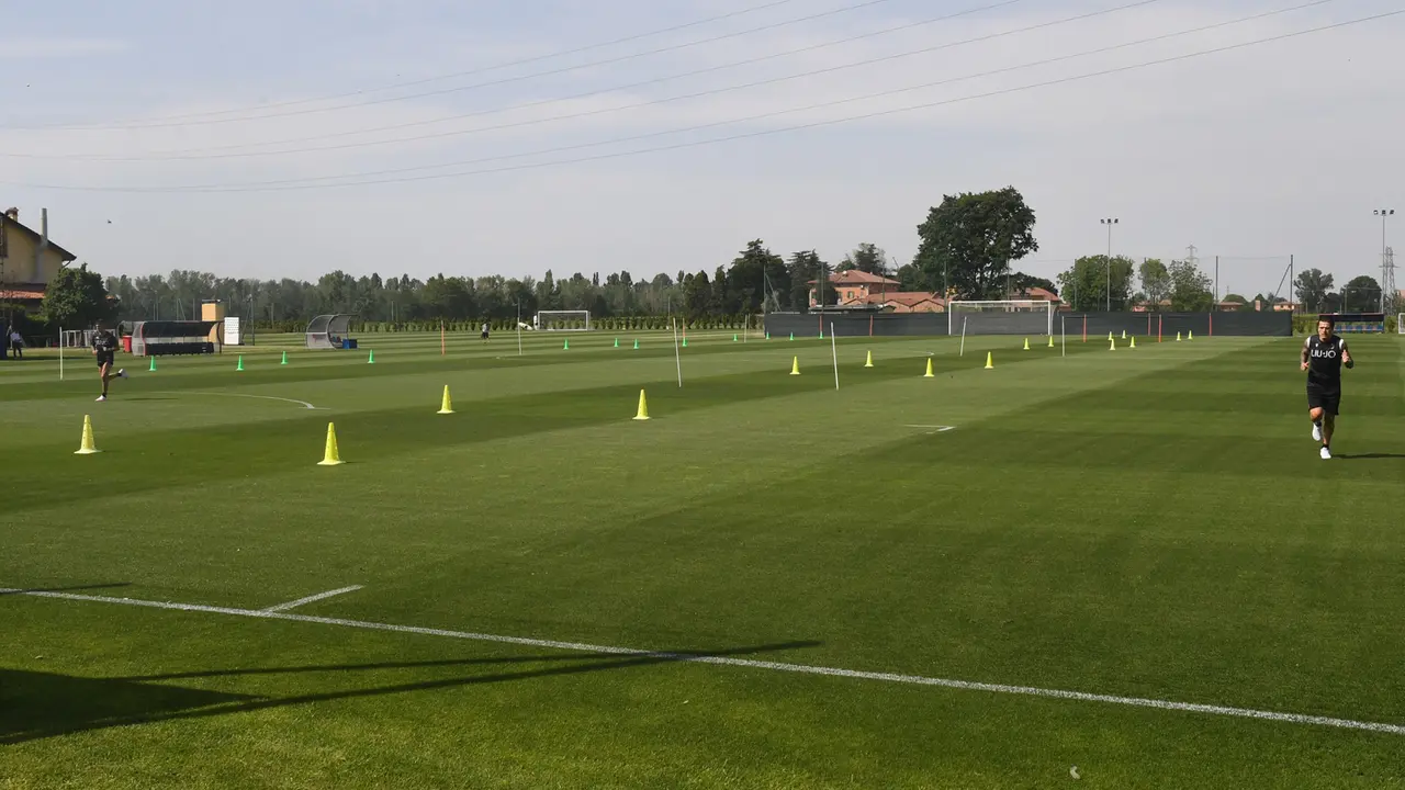 Liga Italia Kembali Akan Digelar, Pemain Bologna Semangat Latihan