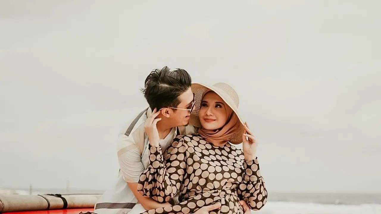 Zaskia Sungkar dan Irwansyah. (Foto: Instagram @zaskiasungkar15)