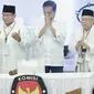 Dua pasang capres-cawapres Prabowo Subianto-Sandiaga Uno dan Joko Widodo-Ma'ruf Amin sebelum pengundian nomor urut peserta Pemilu 2019 di Kantor KPU, Jakarta, Jumat (21/9).  (Liputan6.com/Faizal Fanani)