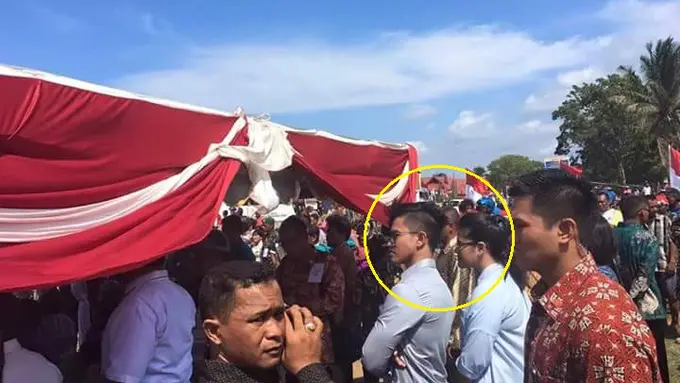 Tak Dapat Kursi di Acara, Anak Presiden Jokowi Rela Berdiri!