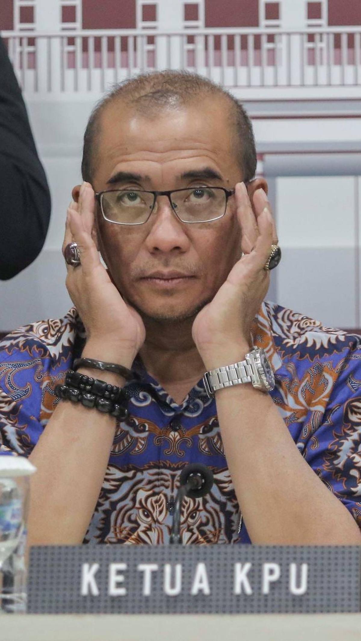 <b>1. Komunikasi Intens Hasyim dan CAT</b>