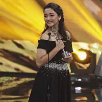 Tampilan red carpet seleb yang bikin netizen makin jatuh cinta. (Sumber foto: megandomani1410/instagram)