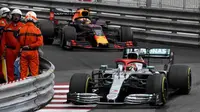 Lewis Hamilton menjuarai GP Monaco setelah mendominasi sejak awal laga. (dok. F1)