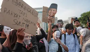 Spanduk Kritik Karhutla Warnai Aksi Mahasiswa di Tugu Tani