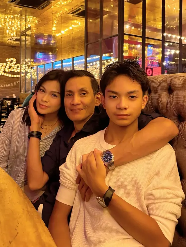 6 Potret Walid 'Bidaah' Bareng Istri dan Anak di Dunia Nyata Tanpa Sorban, Family Man