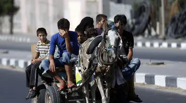 Ribuan warga Palestina meninggalkan Gaza Utara untuk mengamankan diri (AFP PHOTO/THOMAS COEX)