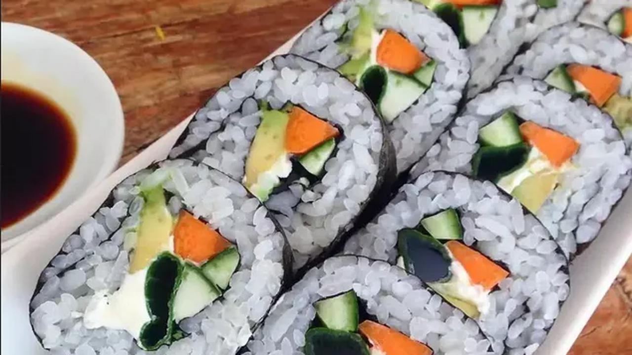 5. Resep Sushi Chicken Futomaki<br>