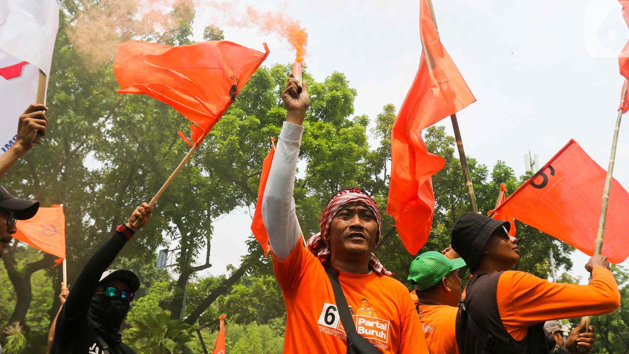 UMP 2025 Hanya Naik Rp300.000-an, Pekerja: Tak Sebanding dengan Kenaikan Harga Barang