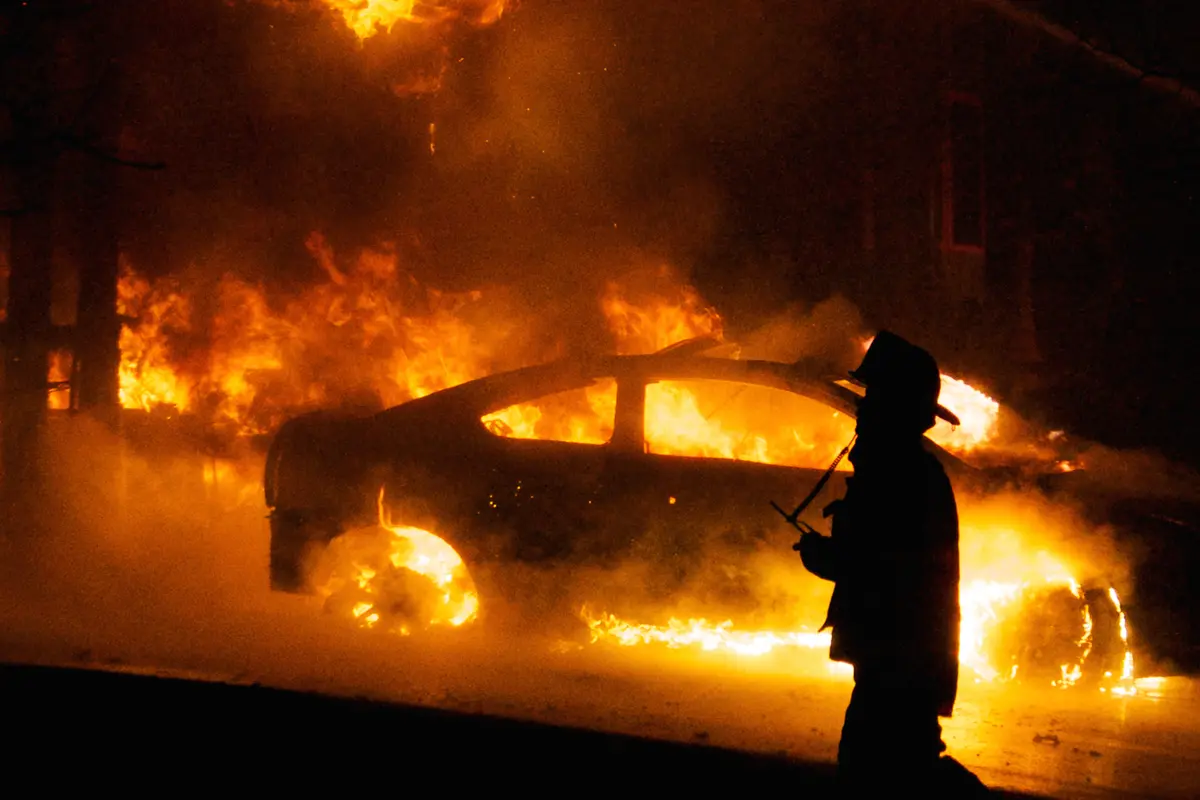 Mobil terbakar