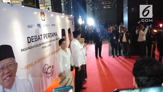 Pasangan Jokowi-Ma'ruf Amin tiba di lokasi debat capres cawapres 2019. (Liputan6.com/Ady Anugrahadi)