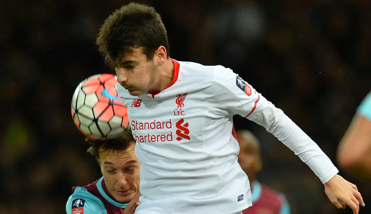 Liverpool hendak melepas gelandang asal Spanyol, Pedro Chirivella dengan kisaran harga 5 juta pound, dan dua klub Championship Nottingham Forest dan Swansea City berminat mnggunakan jasa Pedro. (AFP/Glyn Kirk)