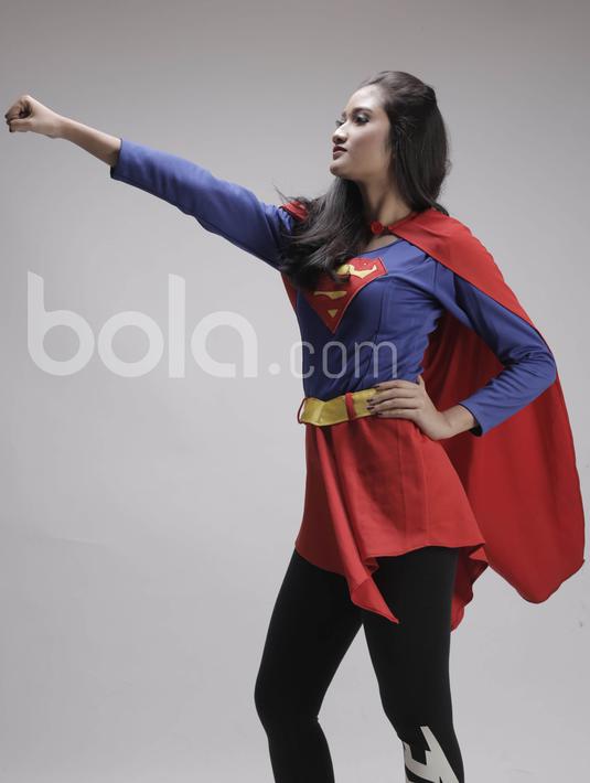 Claresta Taufan menggeluti seni beladiri karate sejak duduk di bangku kelas III sekolah dasar. (Bola.com/Peksi Cahyo)