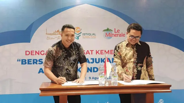 Le Minerale Beri Bantuan Umrah Karyawan Masjid Istiqlal dan Beasiswa untuk Anak Marbot Berprestasi