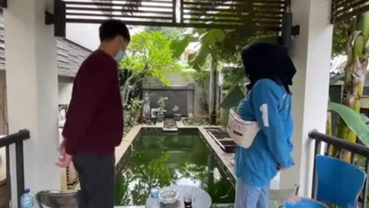 Potret Rumah Masa Kecil Nagita Slavina Sudah Lama Terbengkalai, Luas Banget & Masih Ada Mobil di Garasi