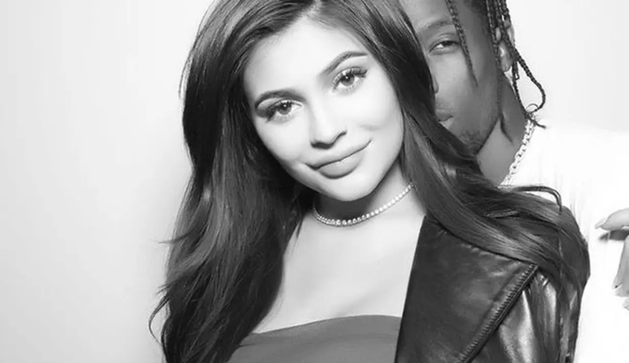 Dilansir dari Cosmopolitan, sumber itu mengatakan bahwa saat membawa bayi itu ke rumah Kylie Jenner merasa bahagia dan merasakan pengalaman yang sakral. (Seventeen)