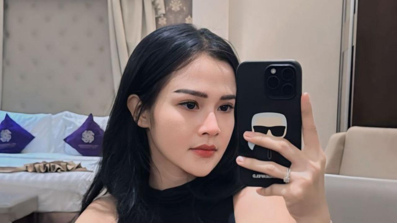 7 Potret Memikat Bella Bonita dalam Balutan Outfit Hitam Jadi Sorotan Netizen
