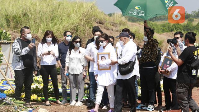 [Fimela] Pemakaman Ibunda Amanda Manopo