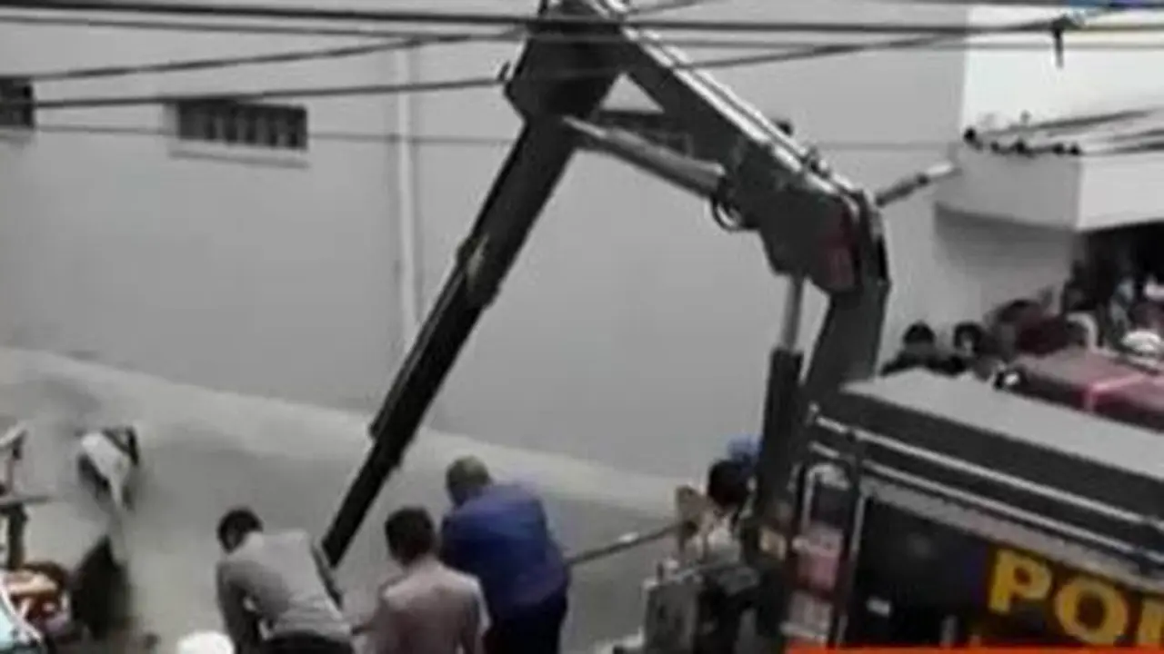 Mobil Terseret Banjir Ditemukan