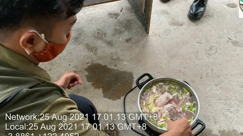 beberapa orang TKA Cina bantai seekor buaya dan membuat sup daging di Konawe hingga tepergok BKSDA Sulawesi Tenggara.(Liputan6.com/Foto BKSDA Sultra)