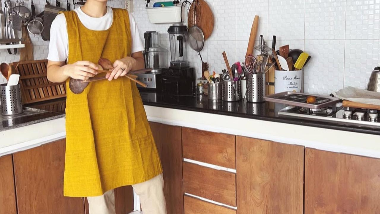 5 Potret Dapur di Rumah Eross Sheila On 7, Perabotan Sederhana Dimanfaatkan Istri yang Jago Masak & Buat Kue