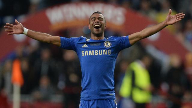FOTO: 7 Pemain yang Sukses Meraih Trofi Premier League usai Cabut dari Arsenal - Ashley Cole