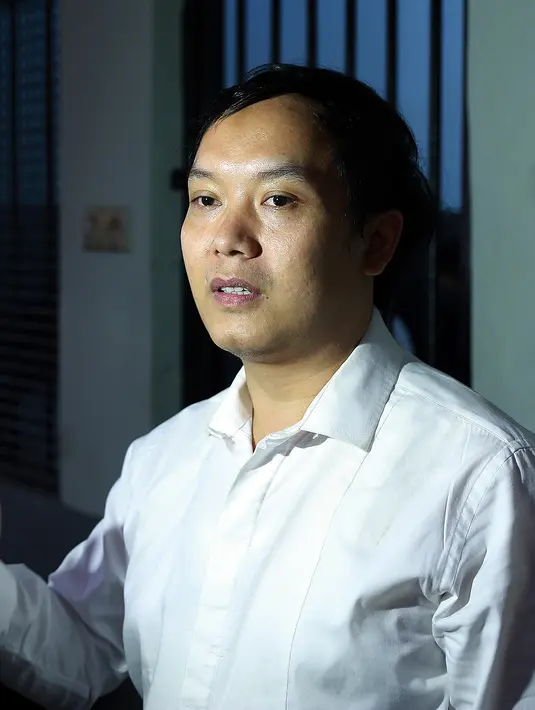 'Kalau ditanya puas atau gak, ya tentu saya inginnya bebas ya,' tegas Hengki Kawilarang di Pengadilan Negeri Jakarta Selatan, kawasan Ampera, Jakarta Selatan, Kamis (27/8). (Wimbarsana Kewas/Bintang.com)