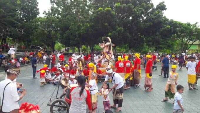 [Bintang] Hari Raya Nyepi 2017: Meriahnya Parade Ogoh-Ogoh