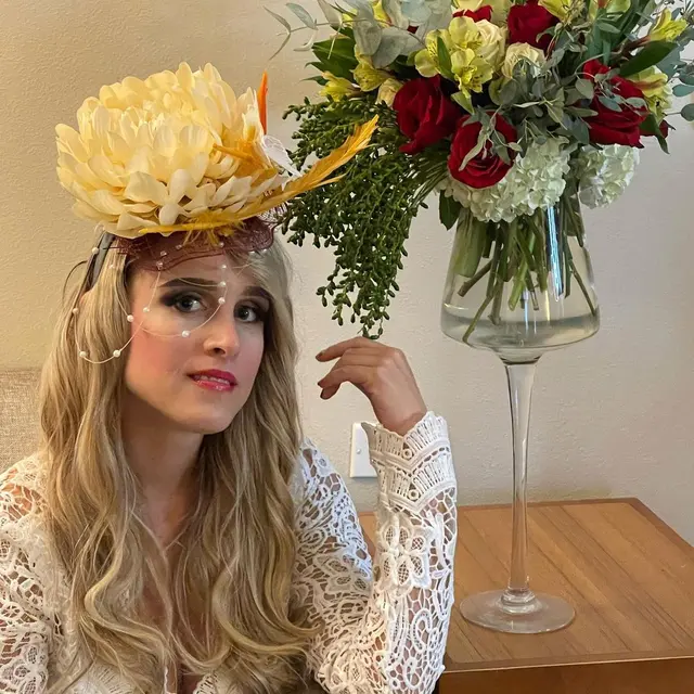 6 Potret Kristin D, Pedangdut Asal Amerika yang Akui Fans Berat Rhoma Irama