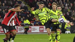 Pemain Arsenal, Kai Havertz, melepaskan tendangan saat melawan Sheffield United pada laga pekan 27 Premier League 2023/2024 yang dihelat di Bramall Lane, Selasa (5/3/2024). (AP Photo/Rui Vieira)