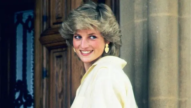 Penasaran apa saja sifat Putri Diana yang tidak banyak orang ketahui? Simak di sini. Sumber foto: whowhatwear.com.
