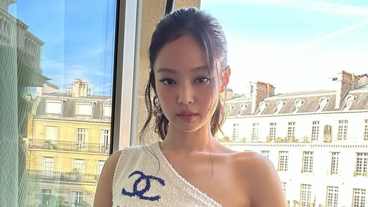 8 Pesona Jennie Blackpink saat Hadiri Paris Fashion Week 2023, Jadi Sorotan