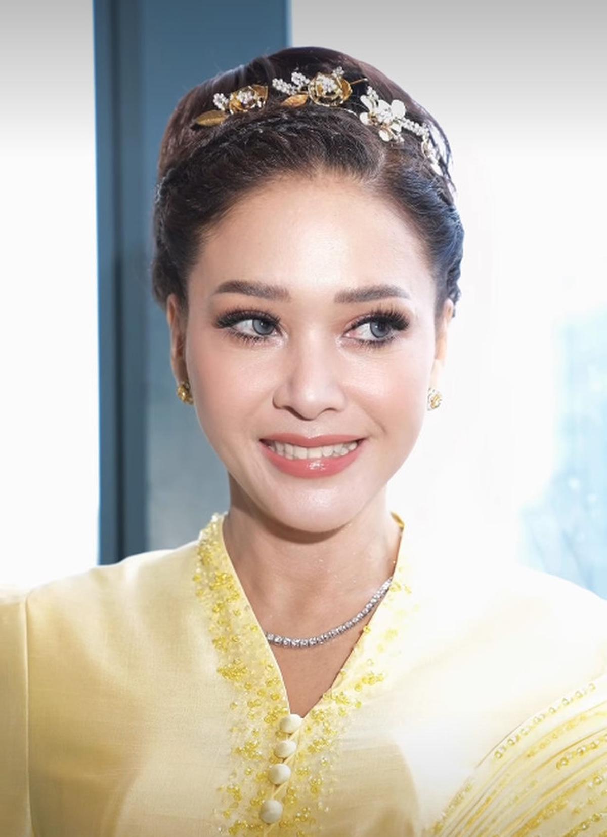 8 Potret Maia Estianty dan Mulan Jameela Pakai Kebaya Kuning di Acara Lamaran El-Syifa