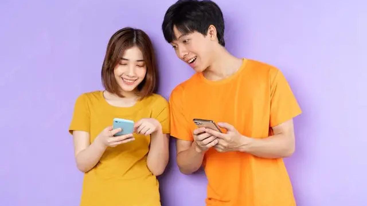 5 Kebiasaan Chatting yang Membuat Pria Semakin Menyukai Kamu