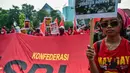 Tuntutan para buruh di Surabaya mencakup bidang ketenagakerjaan, jaminan sosial, perpajakan, pendidikan, transportasi publik, permukiman, hingga pengakuan terhadap tokoh nasional. (Juni KRISWANTO/AFP)