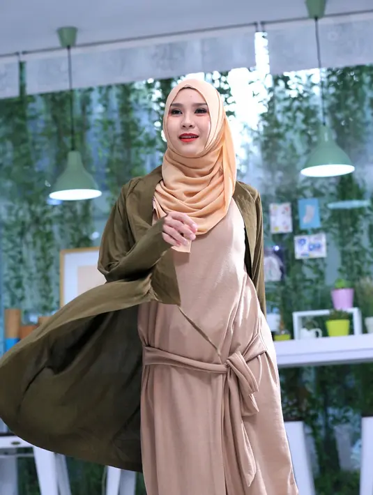 "Malingnya dua orang jam 3.30 pagi, mau ambil motor. Terus penjaga rumah aku kebangun, sempat teriak woi," kata Zaskia Adya Mecca, melalui pesan WhatsApp, Jumat (10/3/2017). (Adrian Putra/Bintang.com)