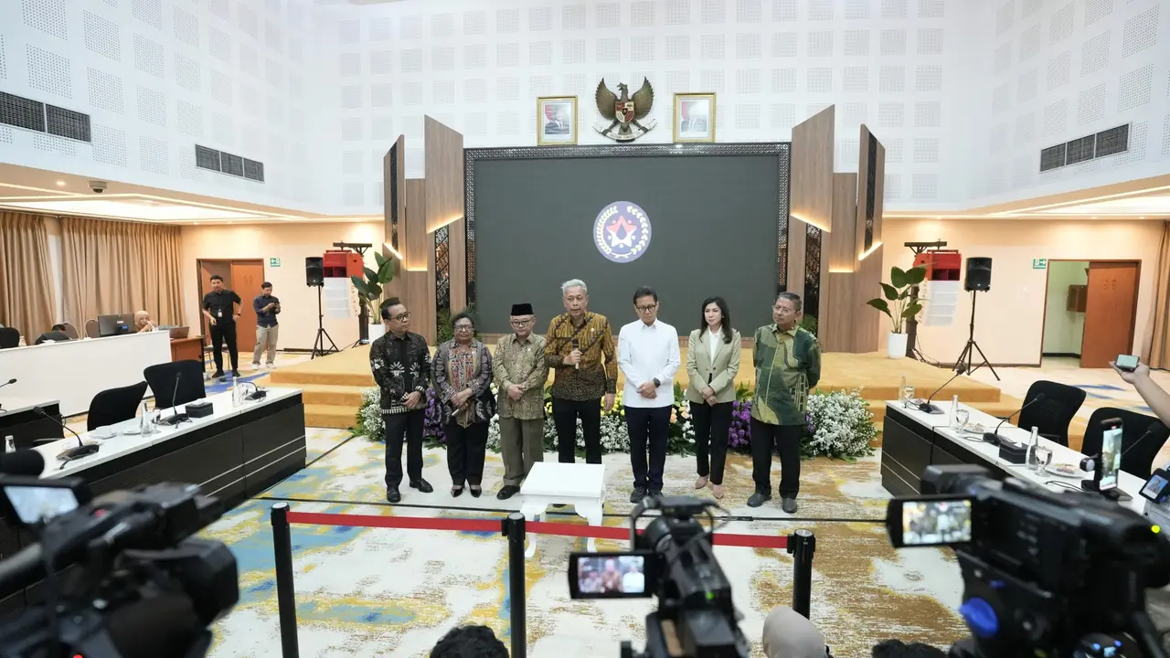 Wakil Menteri Sosial Agus Jabo Priyono menghadiri Rapat Tingkat Menteri terkait Cek Kesehatan Gratis bersama Menteri Koordinator Bidang Pembangunan Manusia dan Kebudayaan (Menko PMK) Pratikno, Menteri Kesehatan Budi Gunadi Sadikin, Menteri Pendidikan Dasa