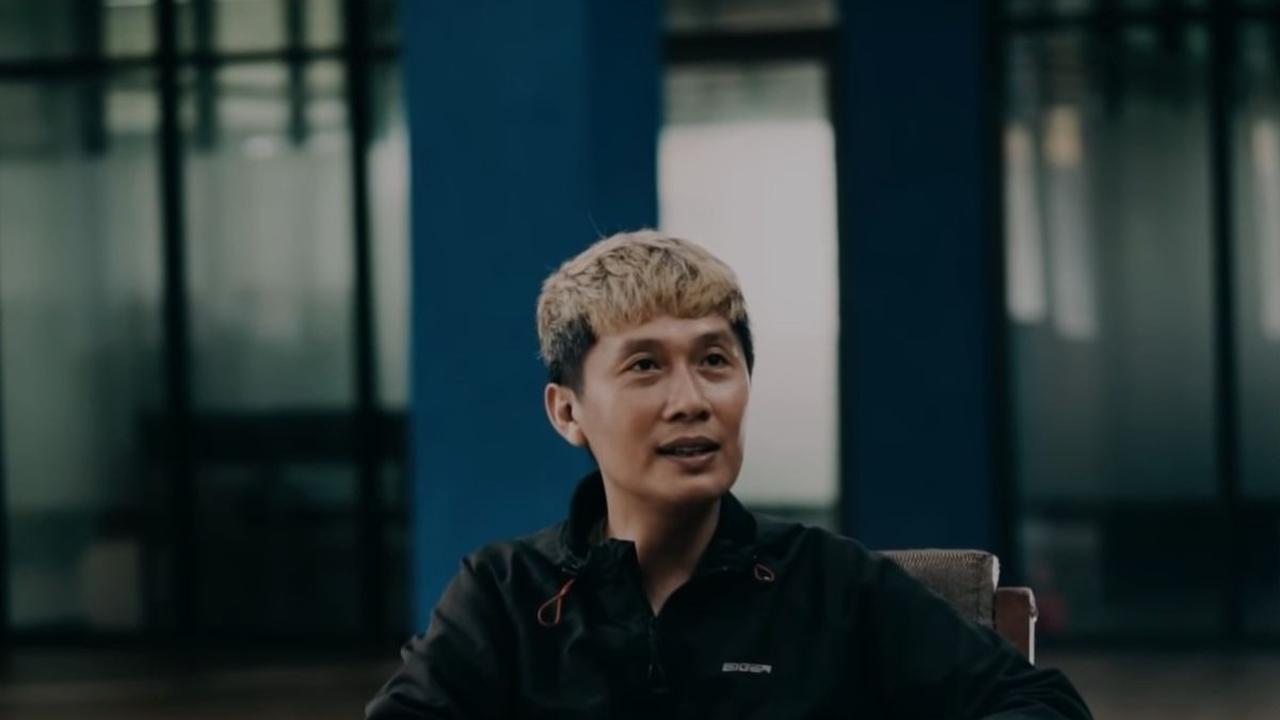 "Mulai banyak masalah, tadinya laundry lancar, enggak ada komplain hasil bagus pendapatan tiap bulan makin lama makin besar, kondisi itu mulai pelan-pelan meluntur," kata Hendra dikutip dari Youtube Pecah Telur.