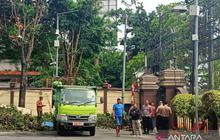 Fakta Unik Kerja Bakti Pasca Ricuh di Polres Metro Jaktim: Ratusan Personel Bersatu Bersihkan Sisa Kericuhan