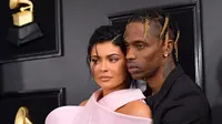 Kylie Jenner dampingi Travis Scott di red carpet Grammy Awards 2019. (Matt Winkelmeyer / GETTY IMAGES NORTH AMERICA / AFP)