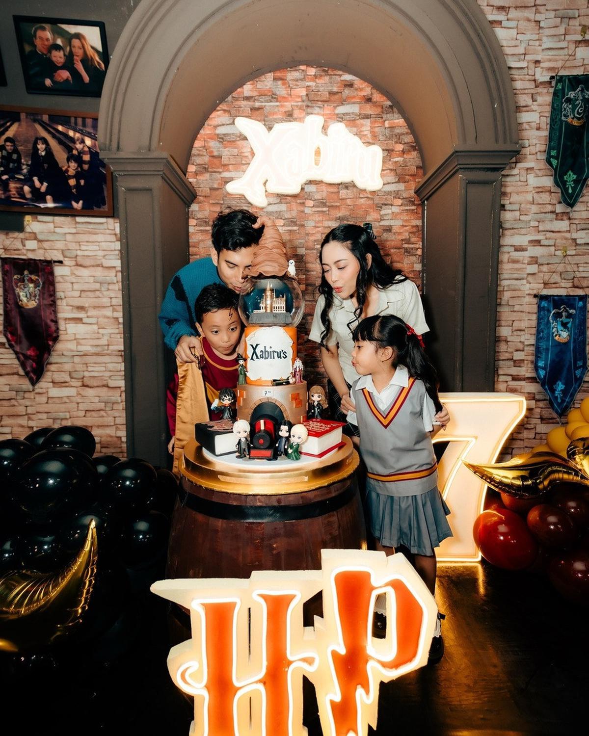 8 Potret Pesta Ulang Tahun Xabiru Anak Rachel Vennya, Mewah Bertema Harry Potter - Bikin Nostalgia Acara Baby Shower