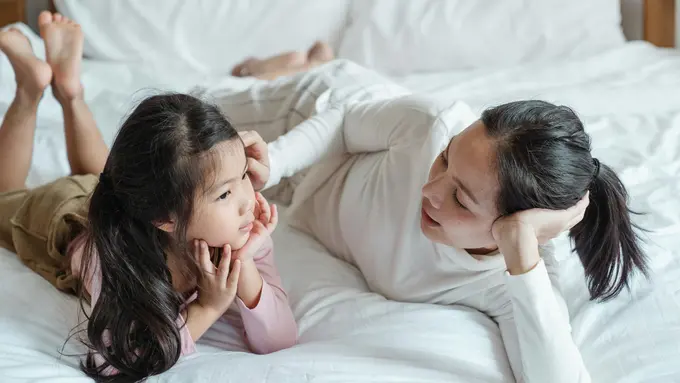 Contoh ilustrasi anak dan ibu
