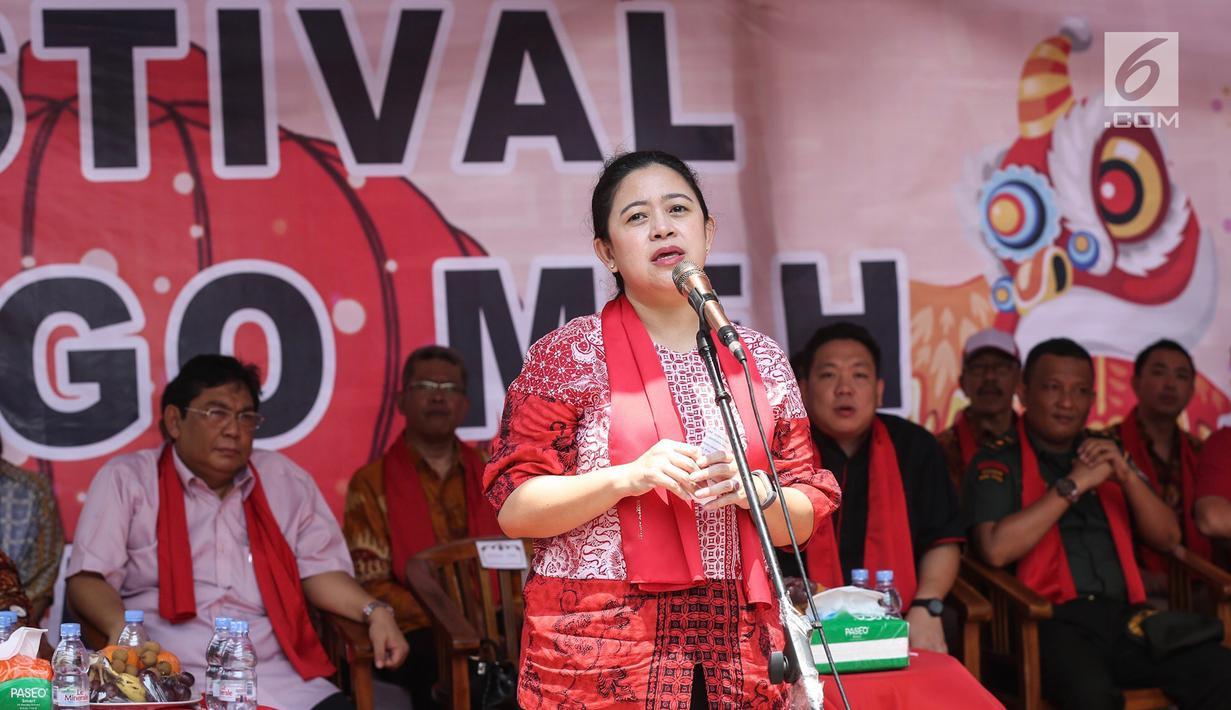 Menko PMK Puan Maharani memberi sambutan pada acara Festival Cap Go Meh 2570 di Seasons City, Jakarta,  Minggu (24/3). Acara ini mengusung tema The Little Singkawang. (Liputan6.com/Fery Pradolo)