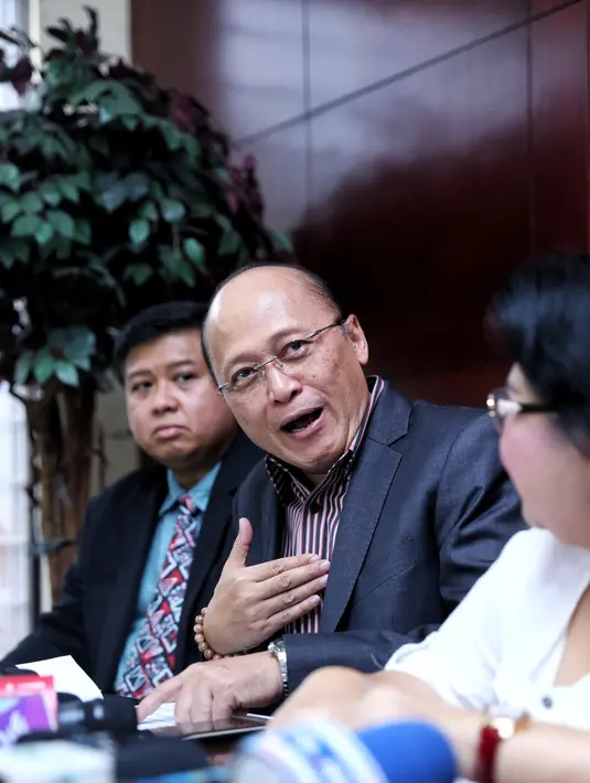 Mario Teguh melaporkan Deddy Corbuzier dengan nomor laporan LP/5636/XI/2016/PMJ/Dit.Reskrimsus. Kasus ini berawal dari penayangan wawancara Deddy Corbuzier dengan Kiswinar di salah satu televisi swasta. (Adrian Putra/Bintang.com)