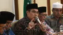 PBNU Helmy Faisal Zaini saat menggelar jumpa pers terkait pembakaran bendera HTI di Kantor PBNU, Jakarta, Rabu (24/10). PBNU menyayangkan aparat keamanan yang kecolongan dengan tidak menindak pengibaran bendara HTI. (Liputan6.com/Herman Zakharia)