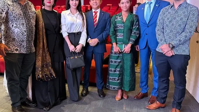 Influencer Rekha Lena Foto Bareng Sejumlah Duta Besar