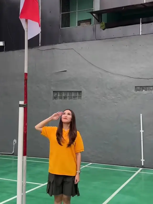 Ayu Ting Ting jalan santai
