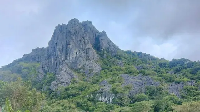 Gunung Fatuleu di Kupang NTT yang terdiri dari bebatuan karts