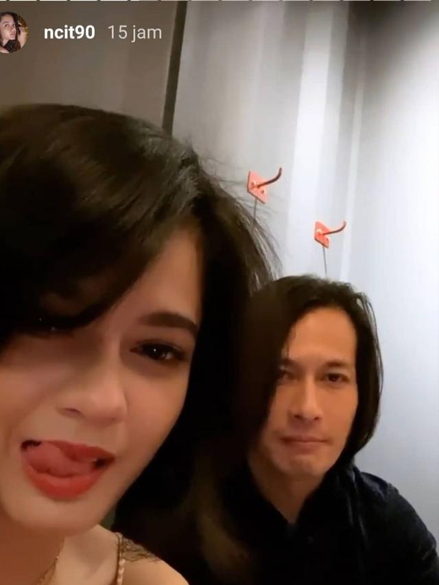 Jarang Terekspos, Ini 7 Potret Mesra Chef Juna dan Kekasih
