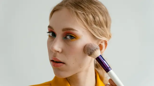 Tidak Harus Mengikuti Tren, Ini Cara Menentukan Warna Blush On yang Cocok dengan Undertone Kulit